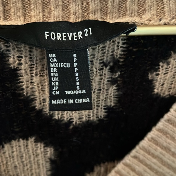 V neck cheetah print sweater - Picture 3 of 5